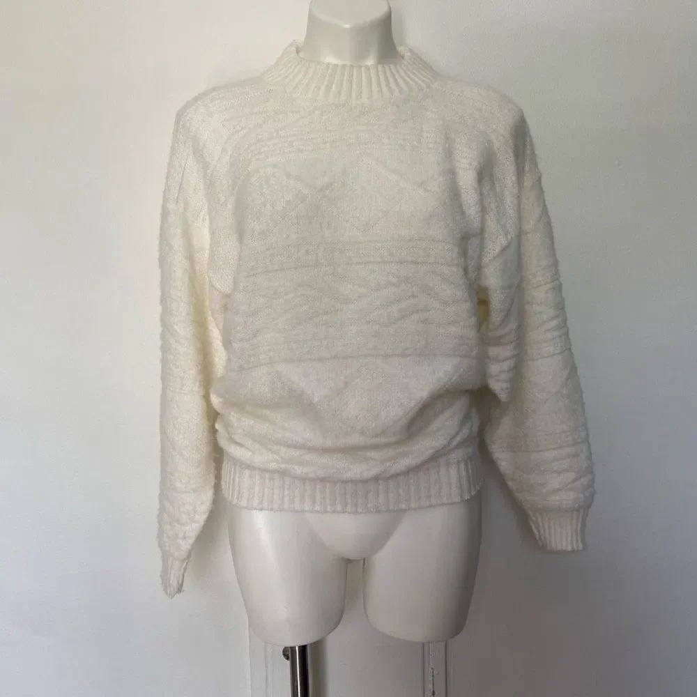 Spunky 80s 90s Vintage Knitted mock neck sweater